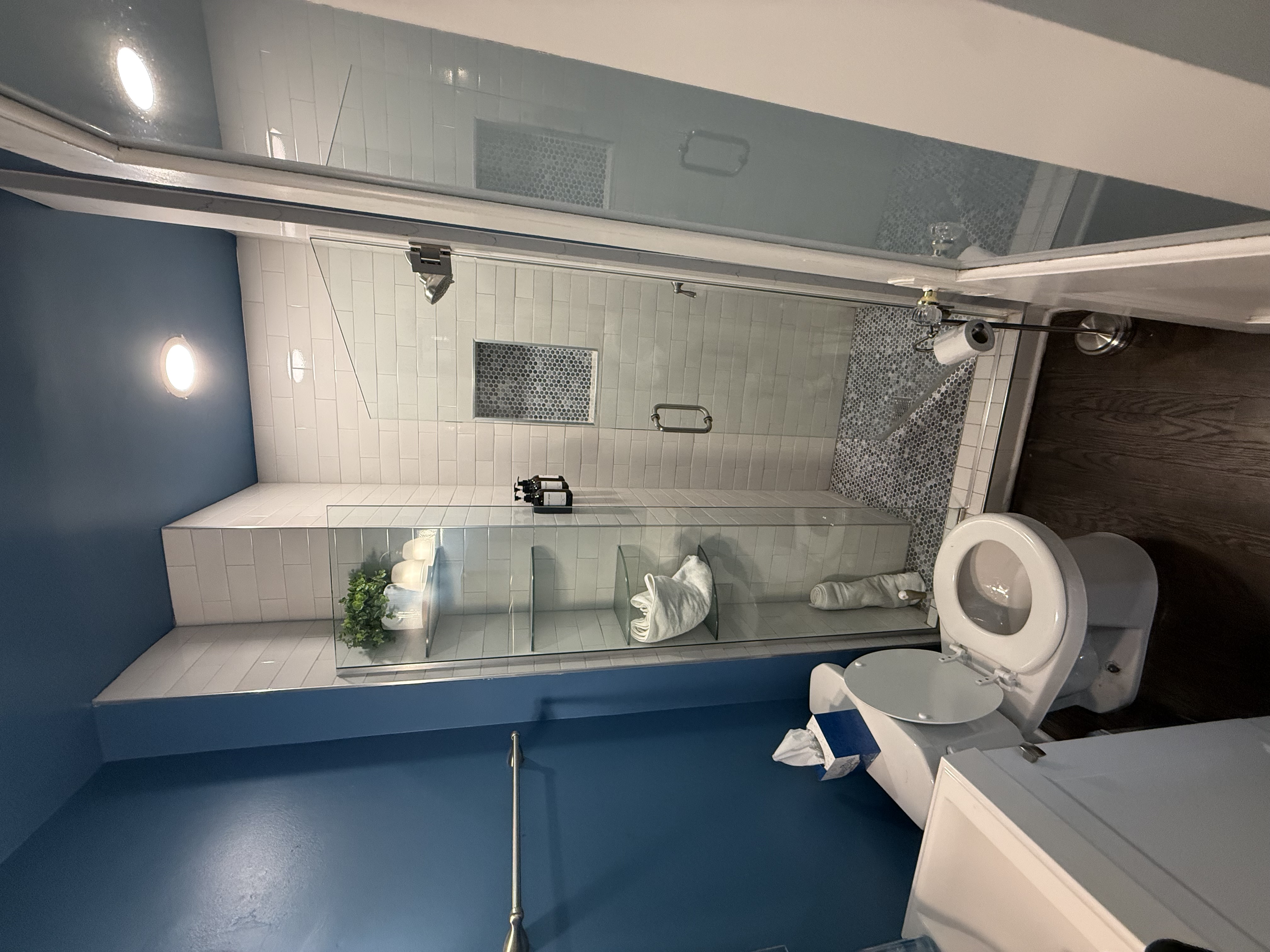 Urban Beach House boat 1st floor bathroom
